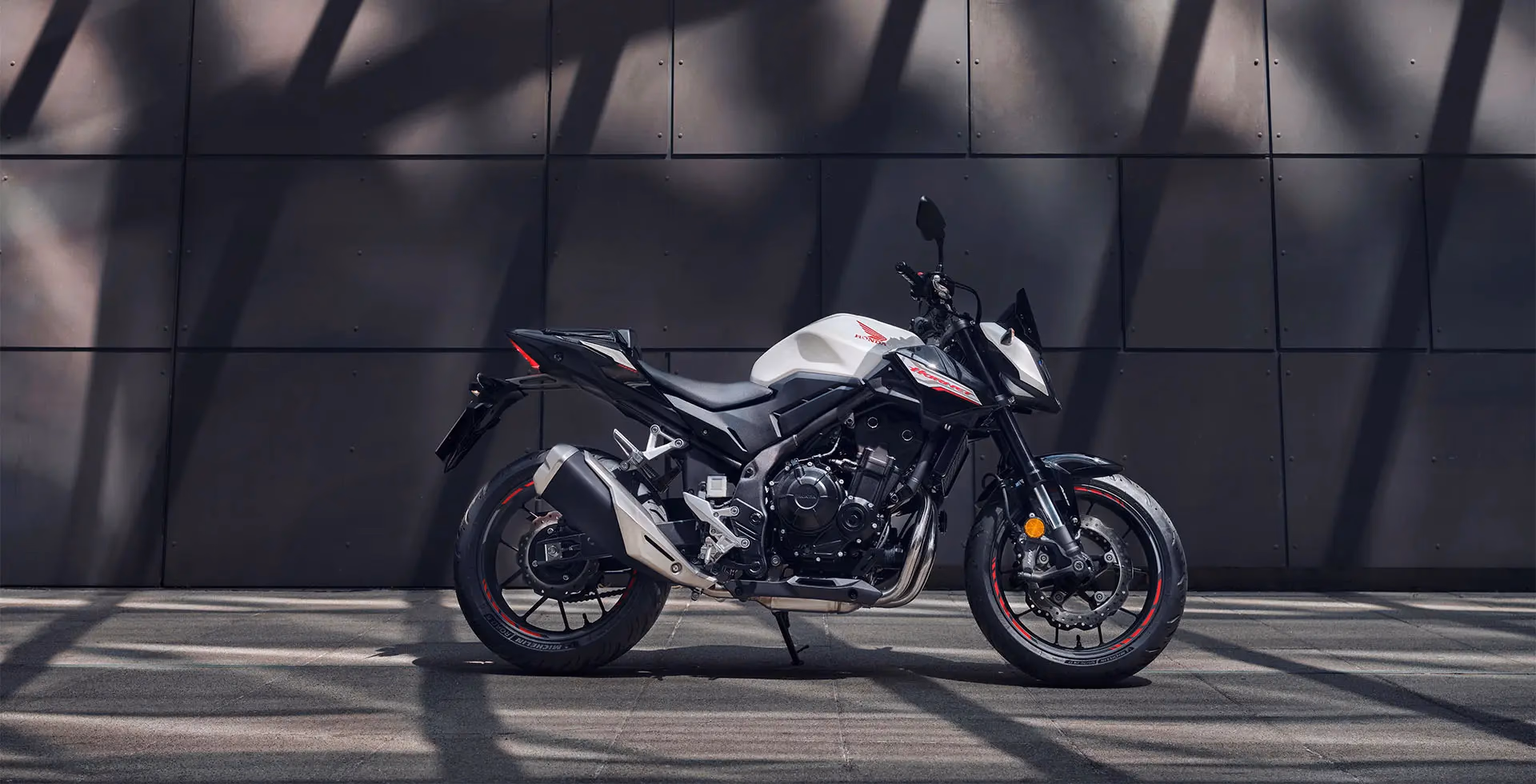 Hornet 500 detalhe do guidão - 13 de 14