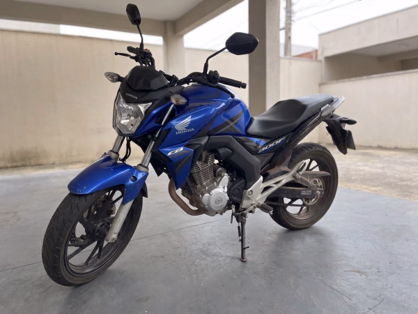 Honda CB 300F Twister 2023/2023, frente 3/4
