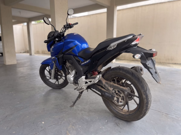 Honda CB 300F Twister 2023/2023, traseira