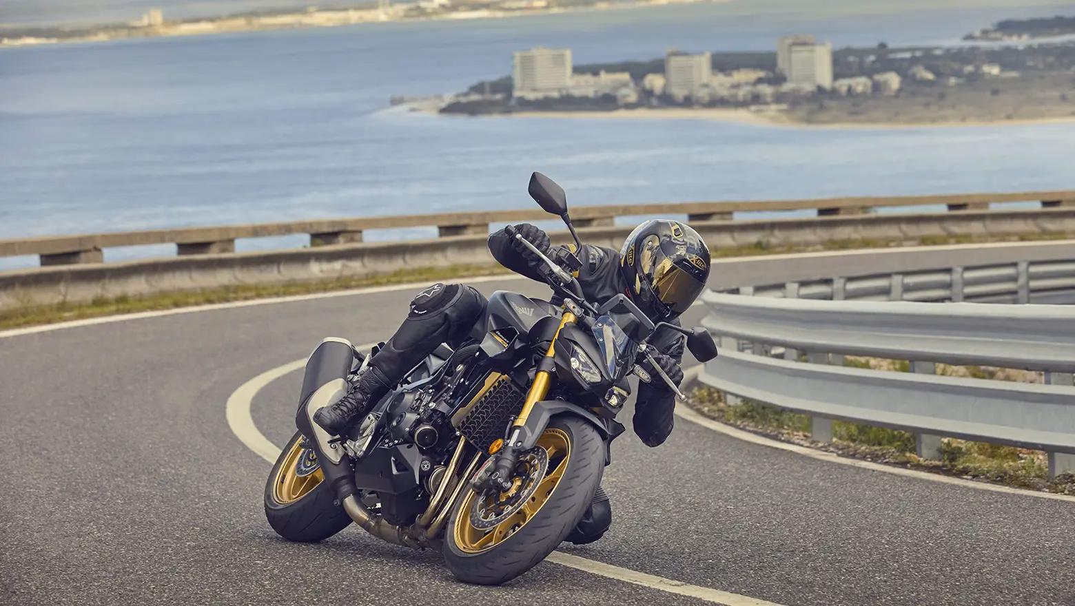 Honda CB1000 Hornet - Galeria - 16 - 16 de 23