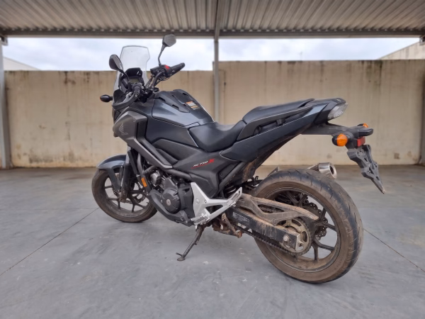 Honda NC 750X DCT 2021/2021, traseira