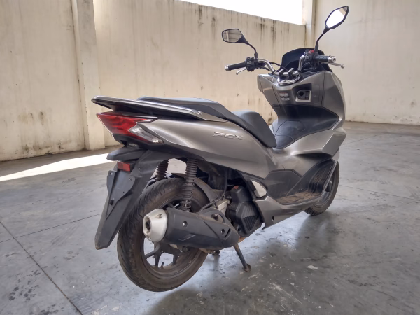 Honda PCX 160 DLX 2023/2023, traseira