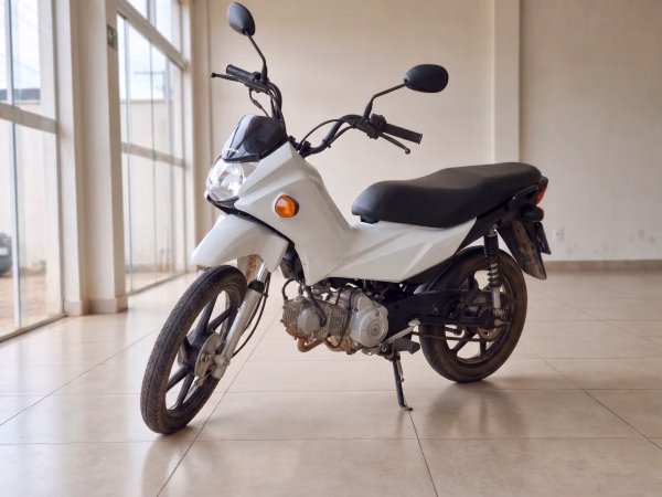 Honda Pop 110i ES 2023/2024, frente 3/4