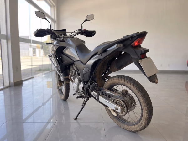 Honda XRE 300 Sahara Adventure 2024/2024, traseira
